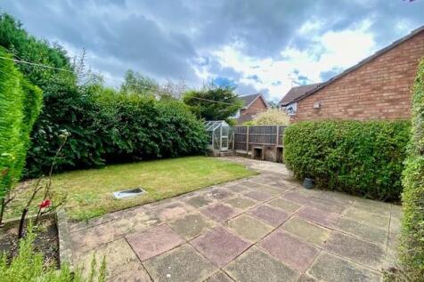 30 Kevins Grove garden 1.jpg