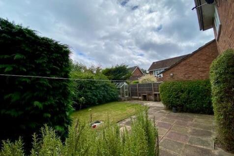 30 Kevins Grove garden 4.jpg