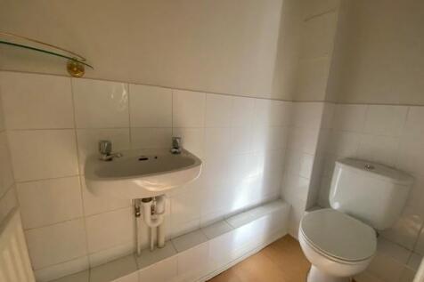 11 West Tisted WC.jpg