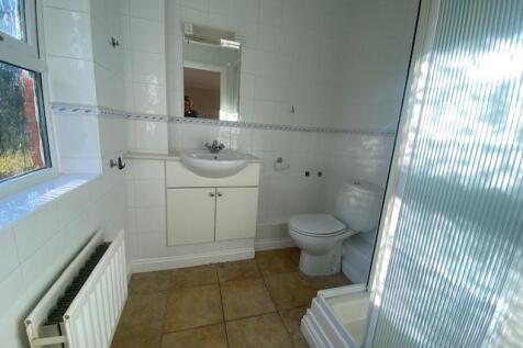 11 West Tisted ensuite.jpg