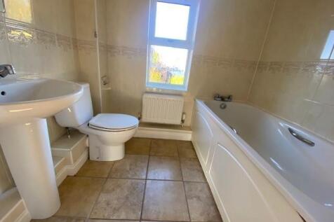 11 West Tisted Bathroom.jpg