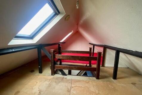 167 Rectory Road loft room.jpg