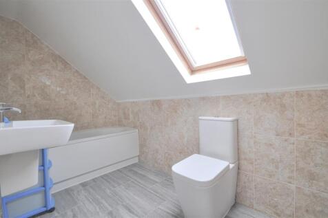 Bathroom Upstairs.jpg