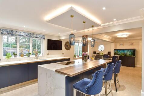 Kitchen/ Dining Area