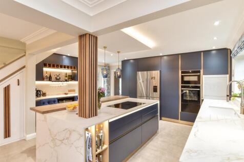 Kitchen/ Dining Area