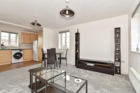 Lounge/Dining Area