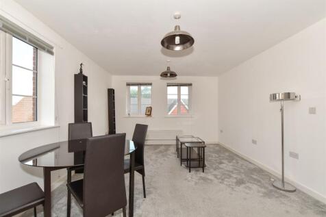 Lounge/Dining Area