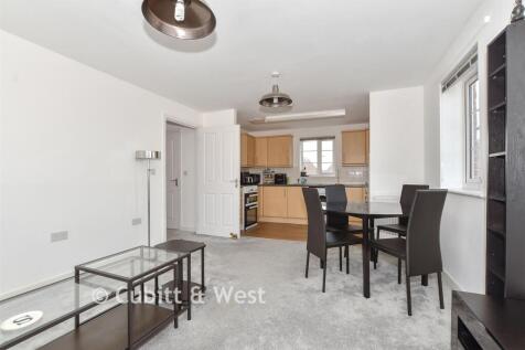 Lounge/Dining Area