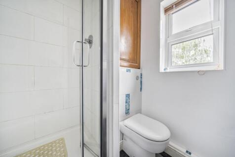 1303053-19-68417dcd9df87.jpg