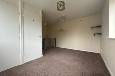 Bedroom 1.jpg