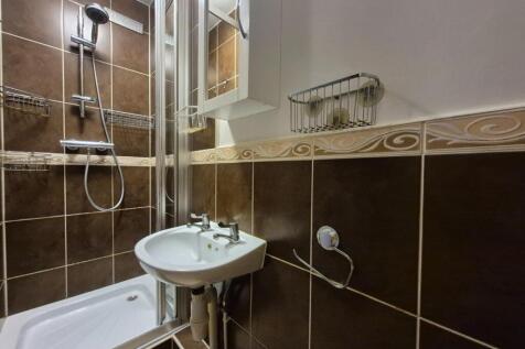 Bathroom 3.jpg