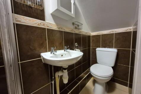 Bathroom 2.jpg