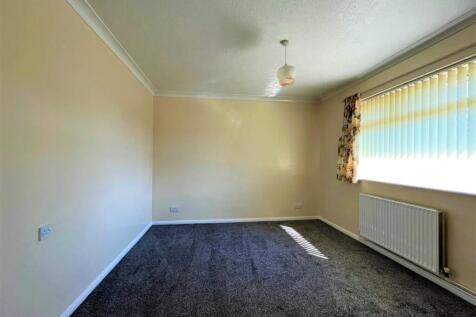 Bedroom 1.jpg