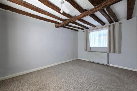 Bedroom 1.jpg