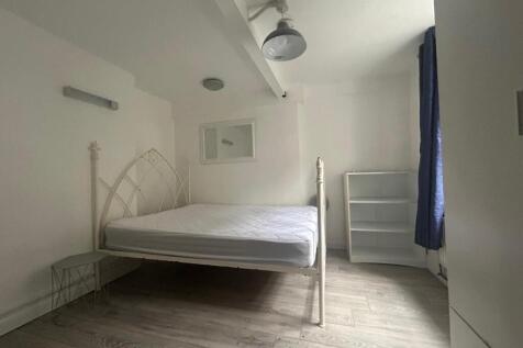 Bedroom 1.jpg