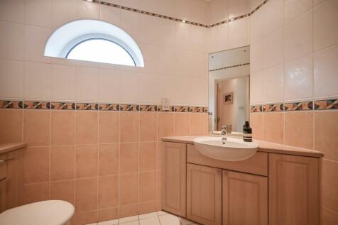 Court Cottage Ph40.jpg