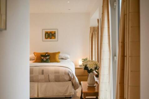 Court Cottage Ph41.jpg