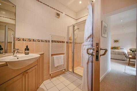 Court Cottage Ph44.jpg