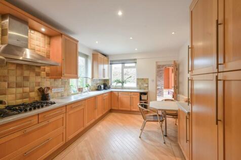 Court Cottage Ph53.jpg