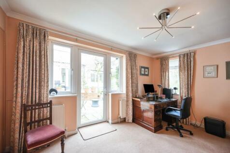 Court Cottage Ph61.jpg