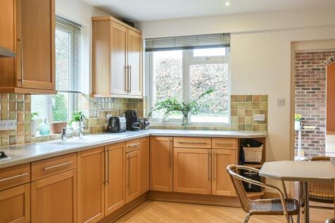 Court Cottage Ph63.jpg