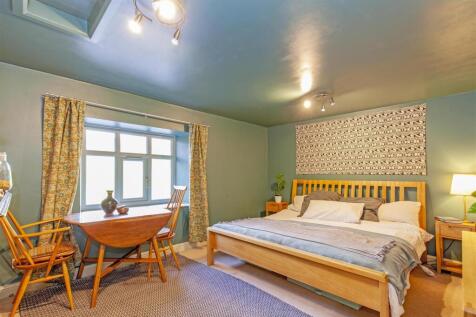 Bedroom 1-1.jpg