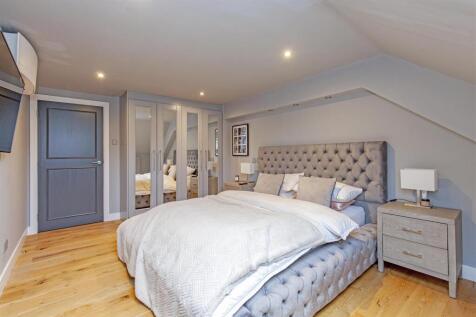 Bedroom 1-2.jpg