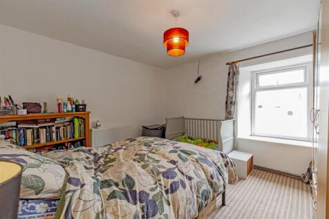 Bedroom 1-3.jpg