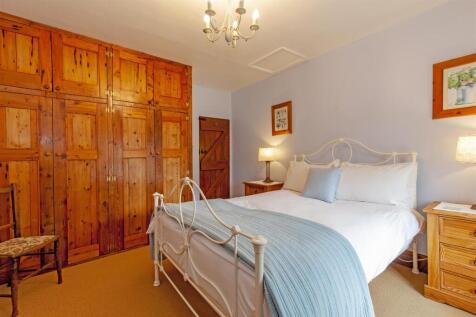 Bedroom 1-2.jpg