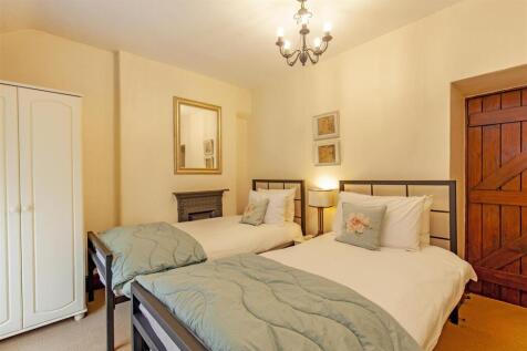Bedroom 2-2.jpg