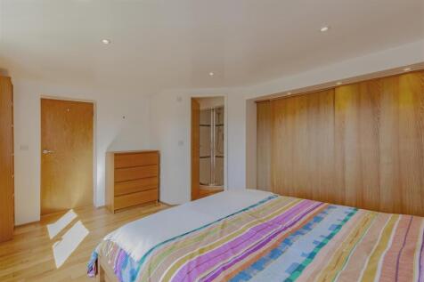Bedroom 1-2.jpg