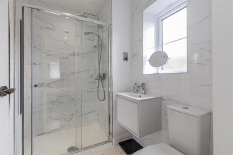 Bedroom 1 en Suite-1.jpg