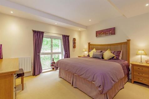 Bedroom 1-2.jpg