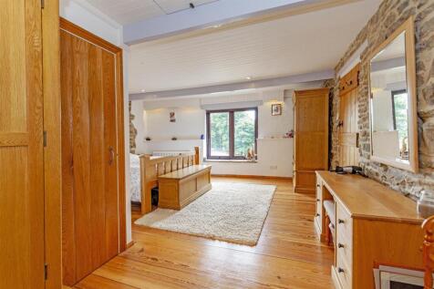 Bedroom 1-2.jpg