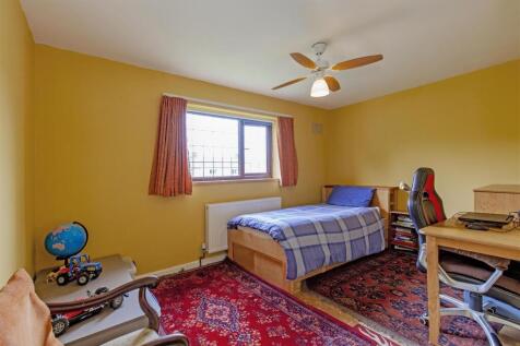 Bedroom 1-2.jpg