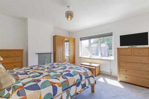 Bedroom 1-1.jpg
