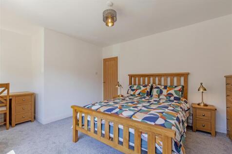 Bedroom 1-2.jpg