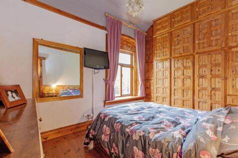 Bedroom 1-1.jpg