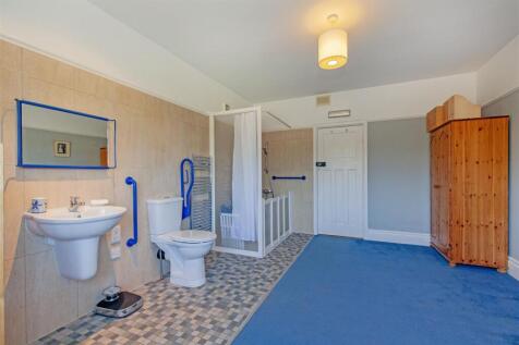 Bedroom 1-2.jpg