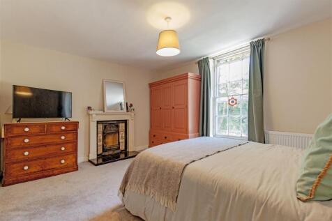 Bedroom 1-1.jpg