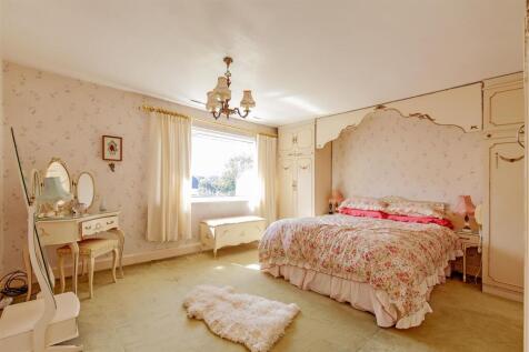 Bedroom 1-1.jpg