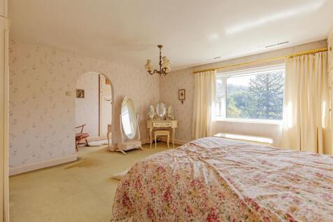 Bedroom 1-2.jpg