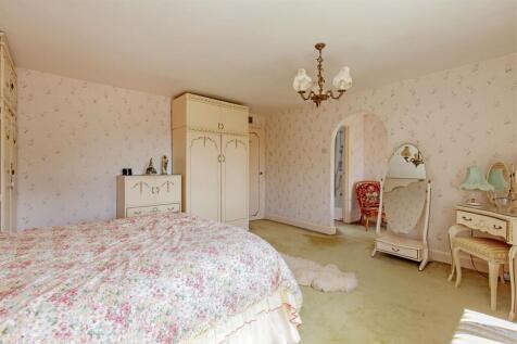 Bedroom 1-3.jpg