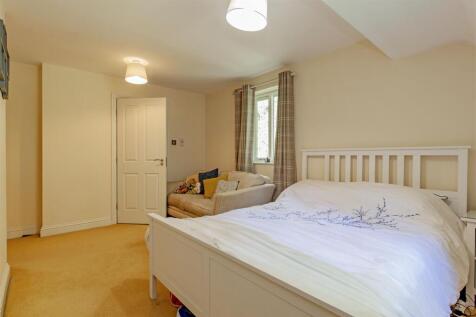 Bedroom 1-1.jpg