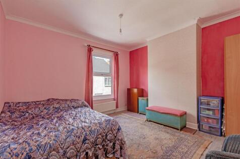 Bedroom 1-2.jpg