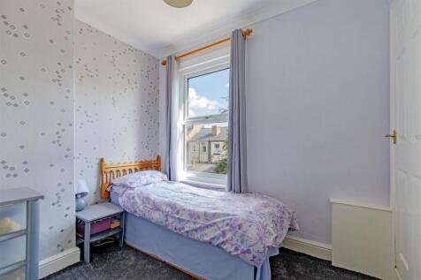 Bedroom 2-2.jpg