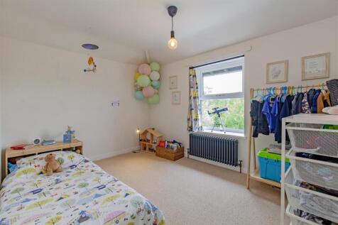 Bedroom 1-1.jpg