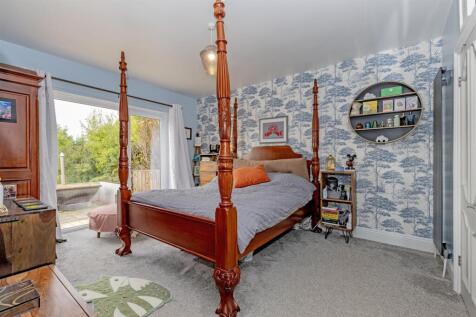 Bedroom 1-1.jpg