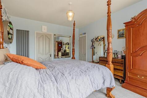 Bedroom 1-3.jpg