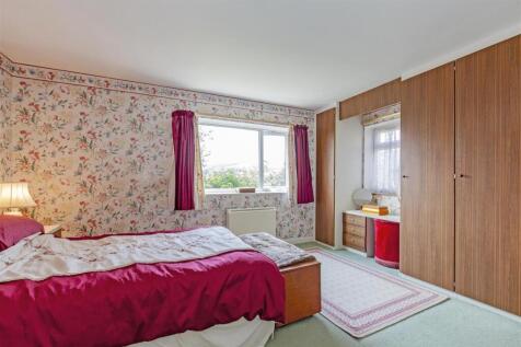 Bedroom 1-1.jpg